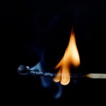 تصاویری زیبا و دیدنی از هنرنمایی با چوب کبریت های سوخته هنرنمایی با چوب کبریت سوخته