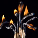 تصاویری زیبا و دیدنی از هنرنمایی با چوب کبریت های سوخته هنرنمایی با چوب کبریت سوخته